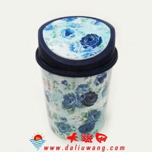 垃圾桶1号 / 1 - 收纳用品 大流网 大流网 韩国进口 批发 沈阳 韩国商品批发 韩国零食 韩国食品批发 韩国食品零售 韩国食品代购 韩国生活用品批发 韩国生活用品零售 韩国生活用品代购 韩国厨房用品批发零售代购 韩国化妆品批发零售代购 韩国商品实体店加盟 韩国食品 韩国饮料 韩国零食 韩国调味料 韩国咖啡 韩国茶 韩国方便面 韩国罐头 韩国生活用品 韩国洗衣粉 韩国柔顺剂 韩国洗发水 韩国洗涤剂 韩国厨房用品 韩国化妆品 韩国家用电器 韩国电饭锅 韩国饭店用品 韩国电饭锅 韩国榨汁机 pororo 